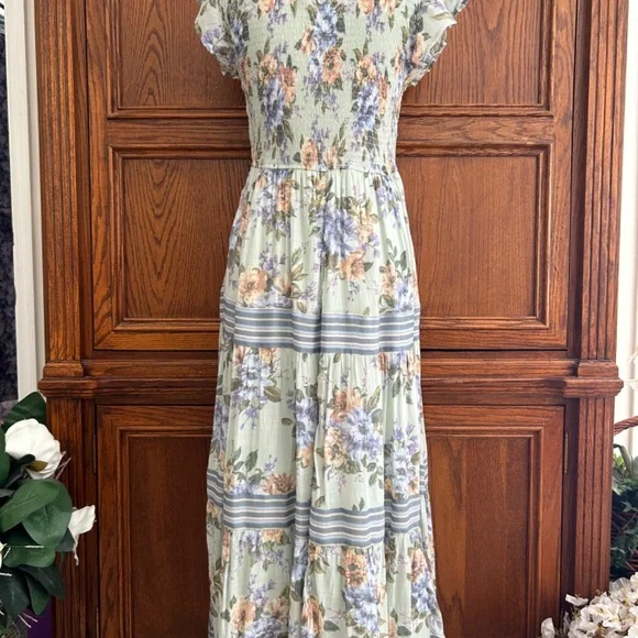 August Sky Floral Empire Waist Flutter Sleeve Smocked Bodice Tiered Maxi Size M - Picture 3 of 8